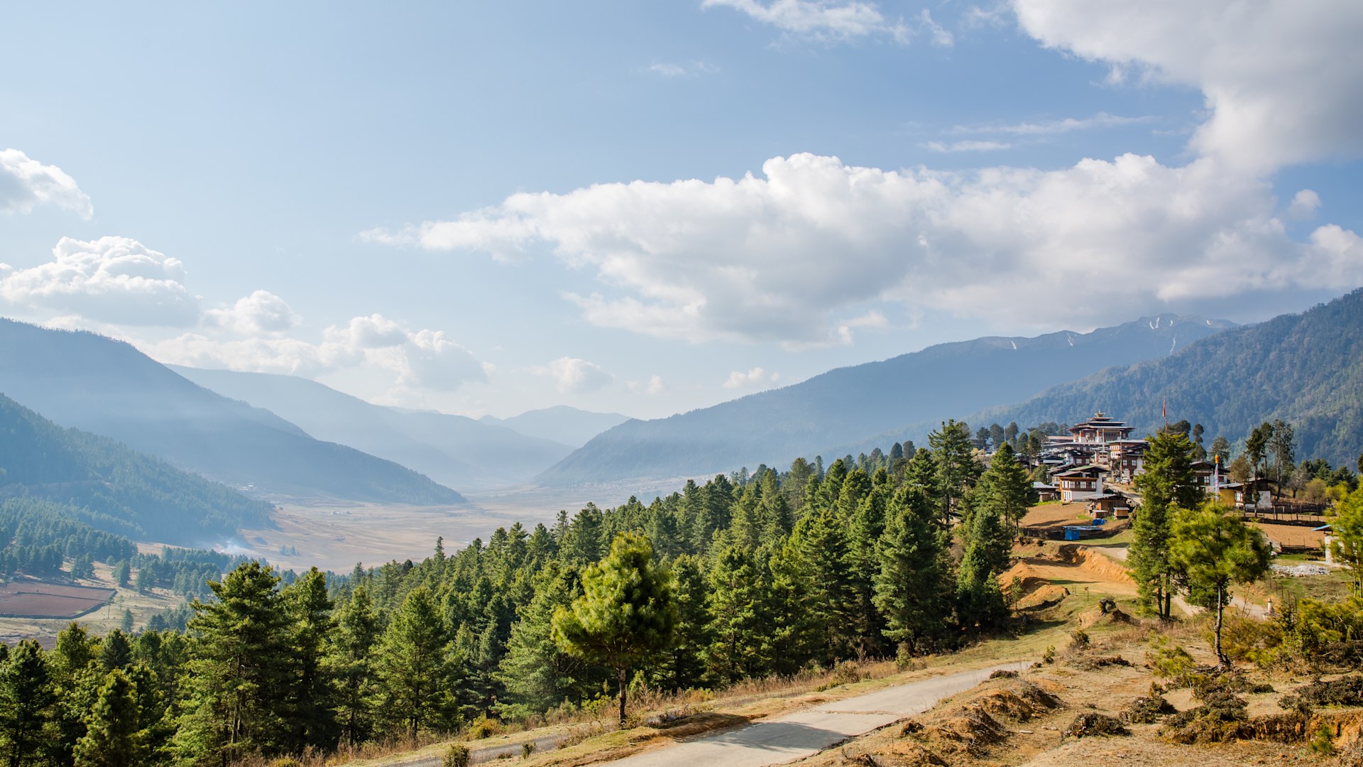 Gangtey Valley/bhutanluxurytour.com