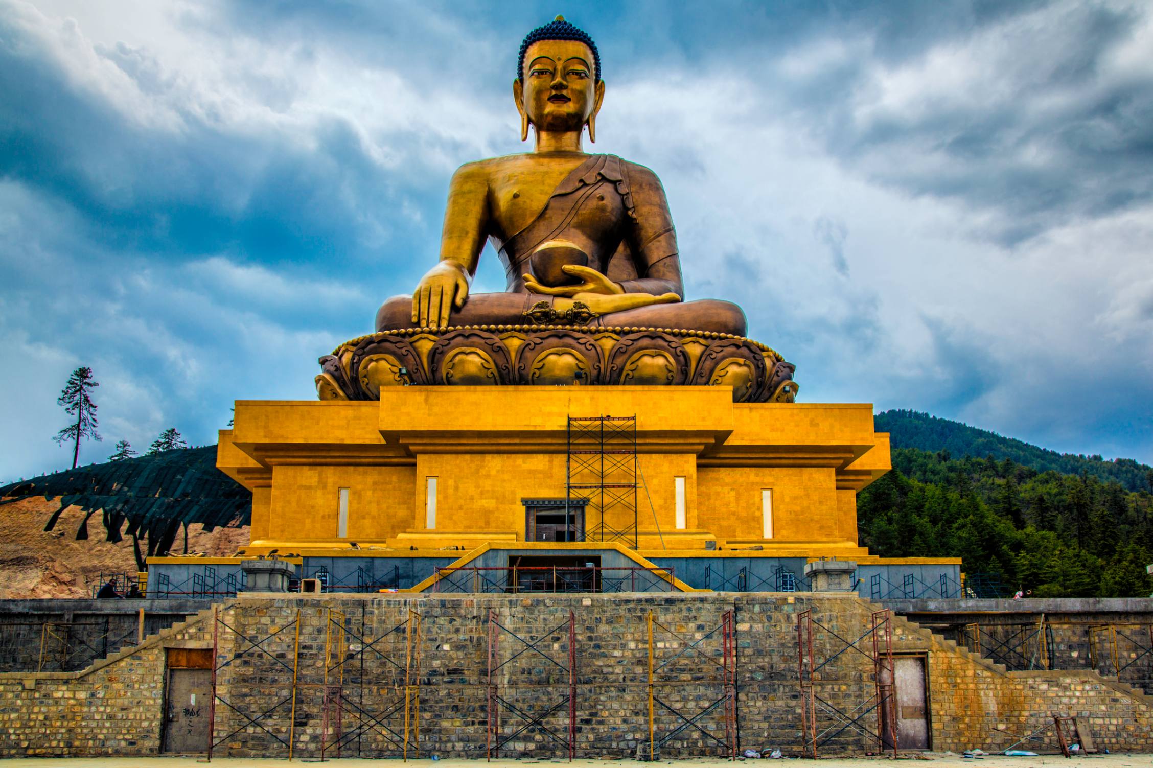 Buddha Dordenma/bhutanluxurytour.com