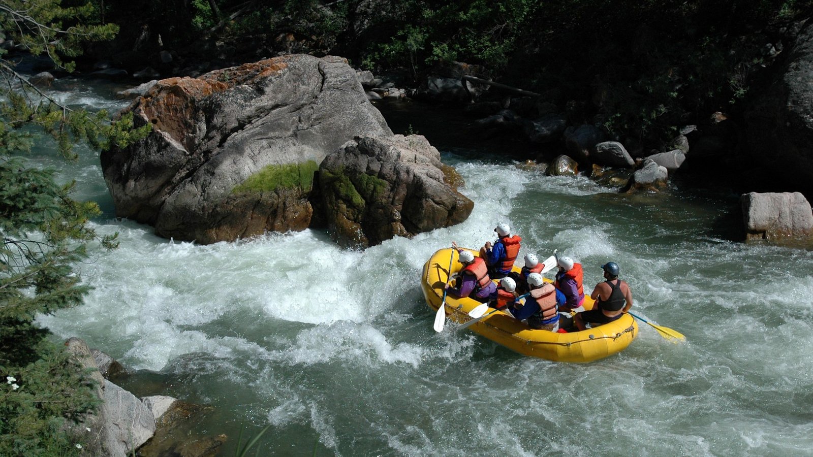  Experience the Thrill of Rafting in Bhutan with Bhutan Luxury Tour  