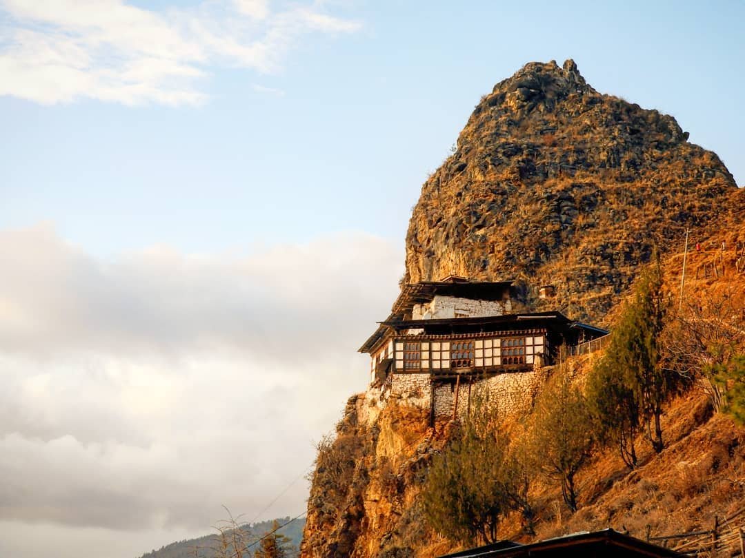 Discover Dzongdrakha Lhakhang with Bhutan Luxury Tour