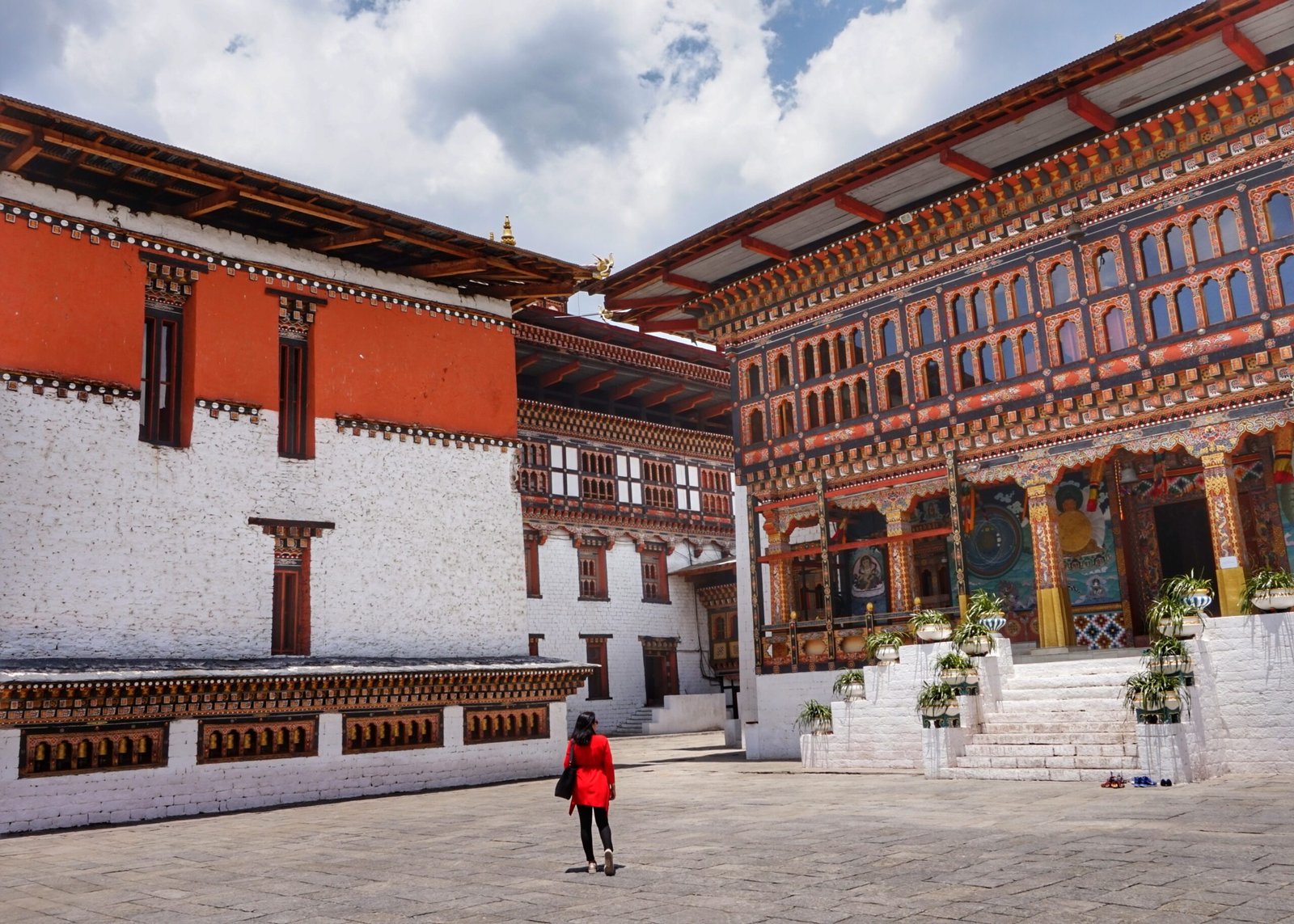  Bhutan Luxury Tour- Exploring Tashichho Dzong