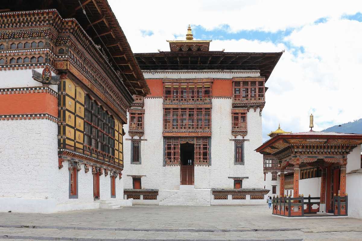  Bhutan Luxury Tour- Exploring Tashichho Dzong