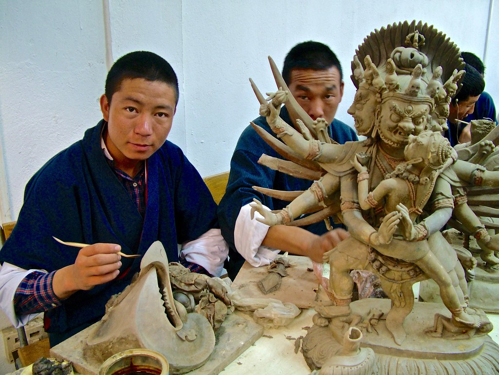 Exploring the Timeless Bhutanese Arts and Crafts Through a Bhutan Luxury Tour