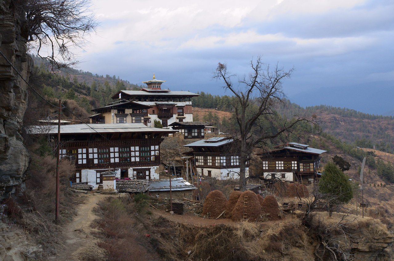 Discover Dzongdrakha Lhakhang with Bhutan Luxury Tour