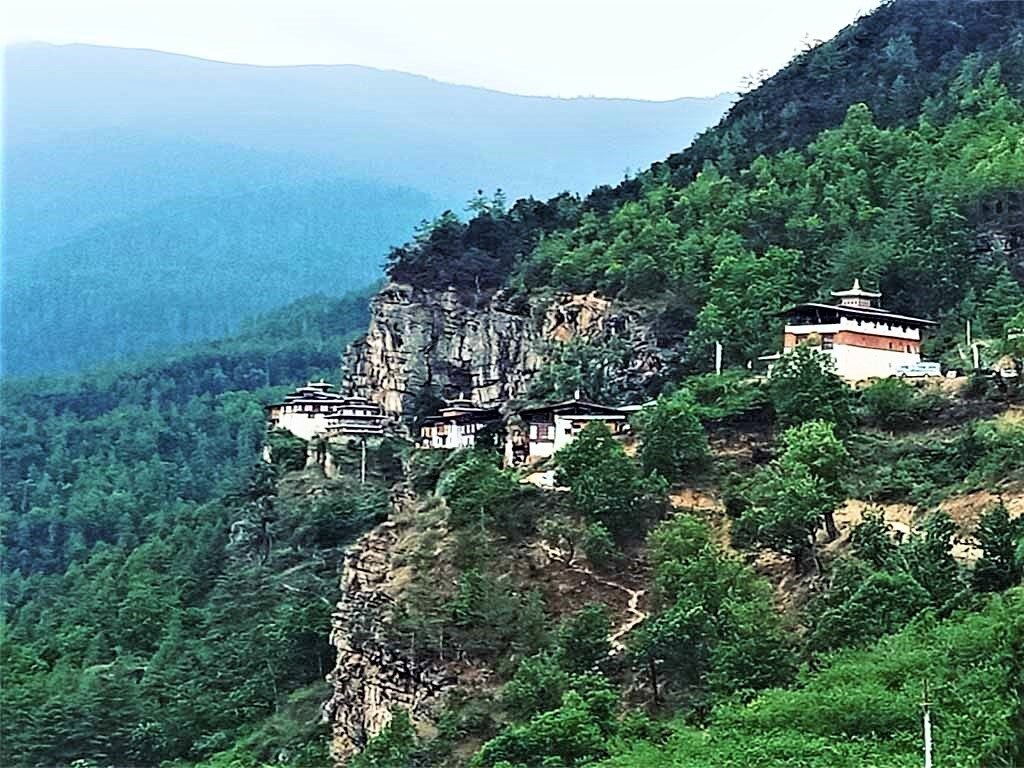 Discover Dzongdrakha Lhakhang with Bhutan Luxury Tour